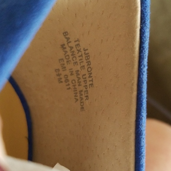 NINE & CO. 💙 HEELS - Picture 8 of 8